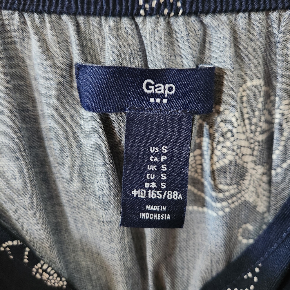 Gap Navy Blue Top With White Pattern - image 2